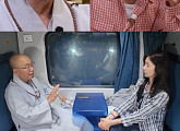 ‘스님과 손님’ 이주빈, 인도 기차서 법륜스님과 즉문즉설…‘마하보디 사원’ 입성