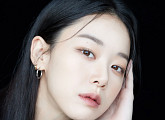 이주명, 생애 첫 시구…LG트윈스 승리 기원