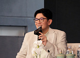 [스톡 브리핑] 방시혁 하이브 의장 "팬들의 행복 추구, 음악 비즈니스의 본질"