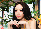 브브걸 은지, 이국적 휴양지 배경 속 에너제틱 무드