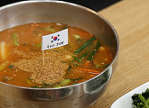 '동네 한 바퀴' 울릉도 저동항 섭국·독도새우 한 상에 담긴 바다의 맛