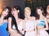 프로미스나인, 블루·화이트로 연출한 청량 서머 무드