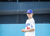 투바투 연준, LA 다저스타디움 시구→공연까지 접수