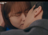 [종합] '최애의 사원' 김혜준·강훈, 위기 속 쌍방 고백→입맞춤 엔딩…9화 연우 등장 예고