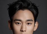 김수현, '2026 더팩트 뮤직 어워즈' 시상자 참석