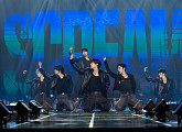SF9, 데뷔 10주년 콘서트 성료 "팬 사랑에 보답할 것"