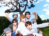 유어즈, 첫 EP 콘셉트 포토…레트로X몽환X청량 넘나드는 변신