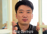 [포토] 비즈엔터와 인터뷰 하는 조성희 감독