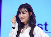 [BZ포토] '솔로 데뷔' 티파니, 손가락 하트와 함께 눈웃음 발사!