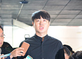 [BZ포토] 성폭행 논란에 휩싸인 유상무 경찰서 출두