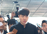 [BZ포토] 경찰서 출두한 유상무, 굳은 표정