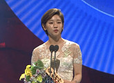 박소담, 백상예술대상 영화부문 女신인상 “김윤석-강동원 선배 감사해요”
