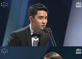 도경수-수지, 2016 백상예술대상 영화부문 인기상 “팬 여러분께 감사”
