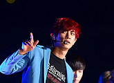 [BZ포토] 엑소 찬열, 찌르고 찌르고