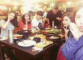 ‘백희가 돌아왔다’ 강예원, 회식 인증 “비진도 가기 전 최후의 만찬”