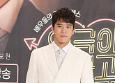 [BZ포토] 하석진, 요즘 대세 뇌섹남 등장이요~