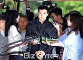 [BZ포토] '성폭행 혐의' 박유천, 침통한 표정