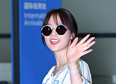 [BZ포토] 허영지, 공항 밝히는 뽀얀 우윳빛 피부