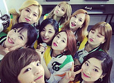트와이스, '벌써 1주년'…상큼이들의 자축 파티
