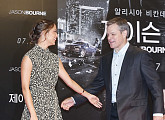 [BZ포토] 맷 데이먼, 알리시아 비칸데르, 서로 반갑게 맞이하는 두 배우