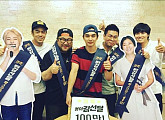 '봉이 김선달' 100만 돌파, 주연 배우 인증샷 '엄지 척'