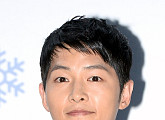 [BZ포토] 송중기, 신촌 일대 밝히는 유윳빛깔 피부