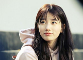 수지, ‘함틋’ 속 노을 사진 공개…청초한 매력