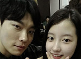류준열·김지민, 훈훈한 남매 케미 "수고 많이 하셨어요"