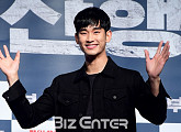 [BZ포토] 김수현, 女心 홀리는 꽃미소