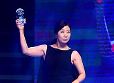 [BZ포토] 라미란, 신스틸러 수상에 신난 흥부자