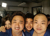 '38사기동대' 마동석, 배우들과 "재미있게 봐주셔서 감사합니다"