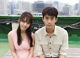 '싸우자 귀신아' 김소현X옥택연, 달콤 커플의 케미 폭발