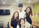 '아이가 다섯' 소유진, 신혜선-왕빛나-성훈과 한 컷 "사랑스런 우리 배우들"