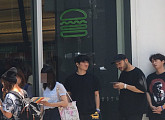 에픽하이, '쉑쉑버거' 웨이팅 포착 '무더위에 짜증 100%'