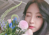 ‘구르미 그린 달빛’ 정혜성, 꽃꽂이 일상…남심 저격 ‘윙크’