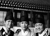 '구르미 그린 달빛' 이준혁-박보검-진영, 촬영 중 다정한 한 컷