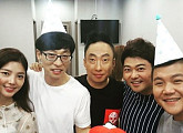 "내일은 유느님 생일"…유재석, '해투' 식구들과 훈훈 생일 파티