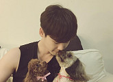 'W' 이종석, 반려견들과 행복한 하루 '만찢남다운 미모'