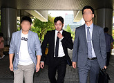 [BZ포토] 강인, 매니저와 변호사 대동하고 법원 출석