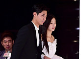 [BZ포토] 박보검-김유정, 등장부터 손 꼭 잡고~