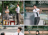 '굿와이프' 전도연-윤계상, 행복한 투샷 "꽃길만 걷자"