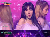 ‘뮤직뱅크’ 우주소녀, 보랏빛 ‘비밀이야’ 무대 장식