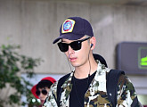 [BZ포토] 2PM 찬성, 음악과 함께하는 귀국길