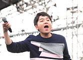 [BZ포토] 어반자카파 권순일, 떼창 유도