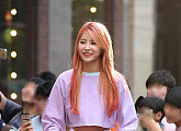 [BZ포토] 다이아 희현, 팬들 만날 생각에 가벼운 발걸음