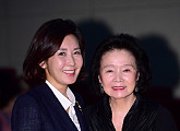 [BZ포토] 윤정희 데뷔 50주년 특별전 보러 온 나경원 의원