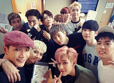 2PMㆍ갓세븐, JYP 대표 미남들의 훈훈한 만남 '꽃밭이네'