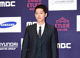 [BZ포토] 송중기, 슈트를 입기 위해 태어난 남자