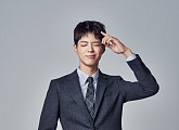 박보검, 용포 벗고 수트 입다…'훈남' 등장