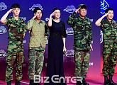 [BZ포토] 김호창-정진욱-정가은-최종훈-백봉기, 각잡힌 거수경례